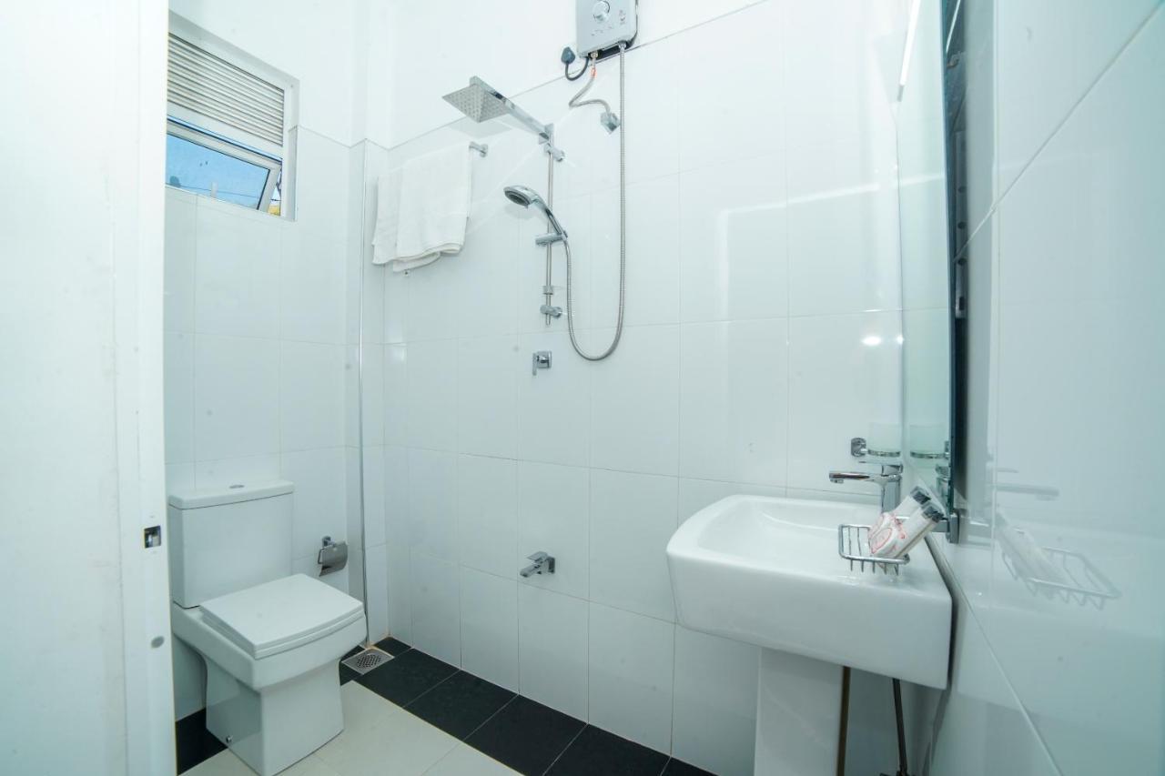 Oyo 555 Villa Dasuni 康提 外观 照片